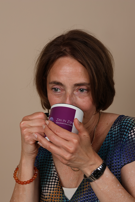 caroline-met-koffiemok-zin-in-zijn